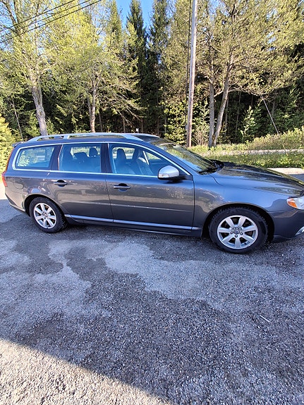 Volvo V70 3 of 9