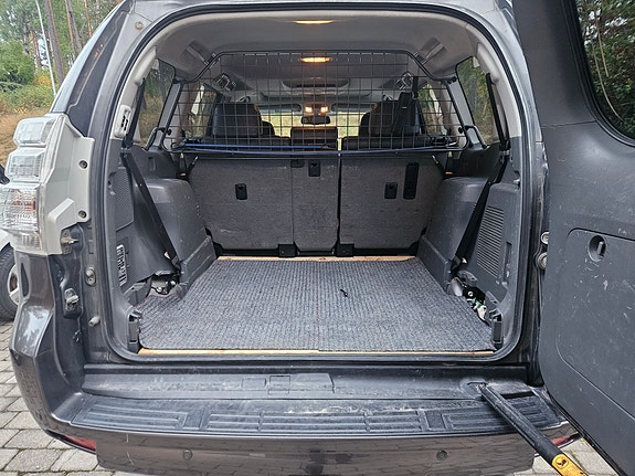 Toyota Land Cruiser 4 of 5