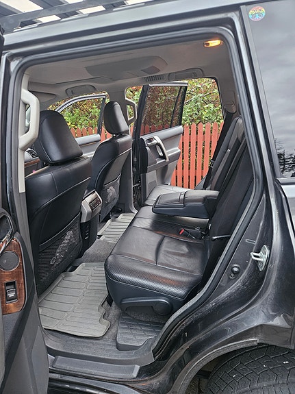Toyota Land Cruiser 3 of 5