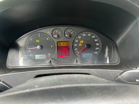 Volkswagen Caravelle 9 of 9
