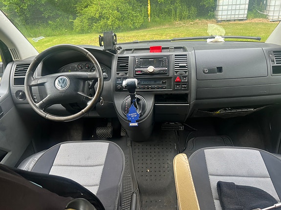 Volkswagen Caravelle 8 of 9