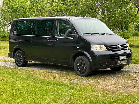 Volkswagen Caravelle 2 of 9