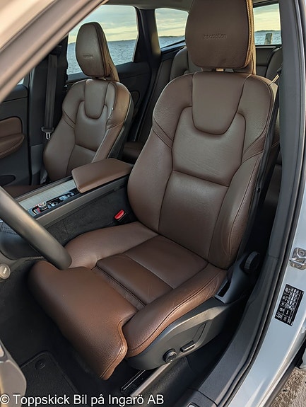 Volvo XC60 8 of 30