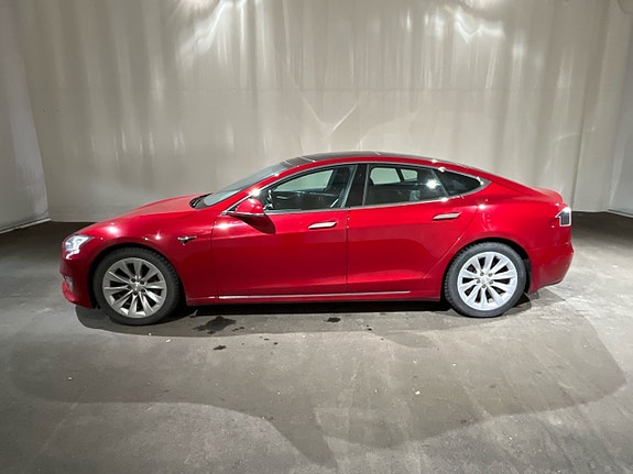 Tesla Model S 4 of 9