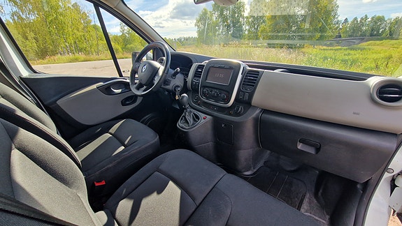Renault Trafic 6 of 10