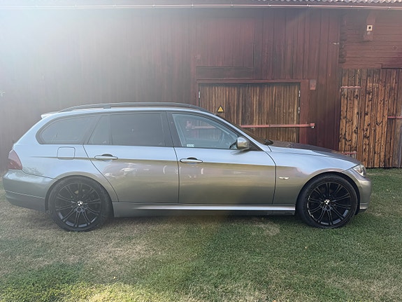 BMW 320d 3 of 4