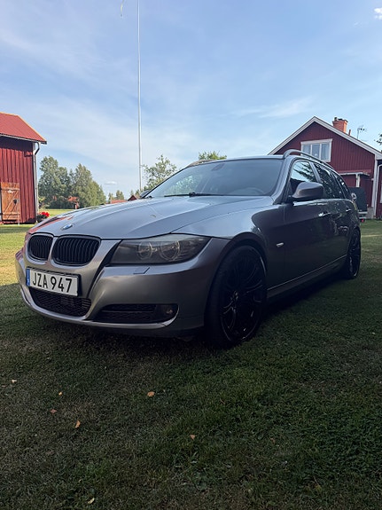 BMW 320d 2 of 4