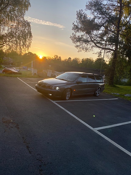 Volvo V70 3 of 5