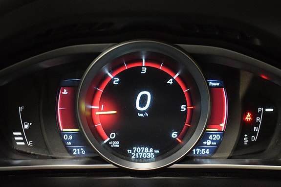 Volvo V40 11 of 23