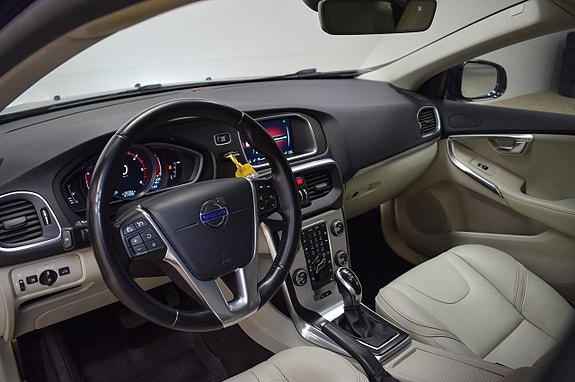 Volvo V40 7 of 23