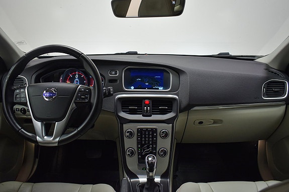 Volvo V40 8 of 23
