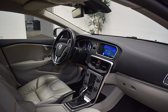 Volvo V40 9 of 23
