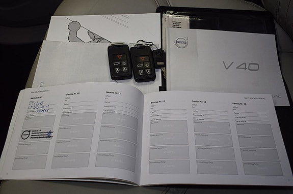 Volvo V40 17 of 23