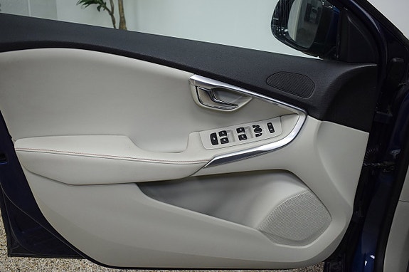 Volvo V40 18 of 23