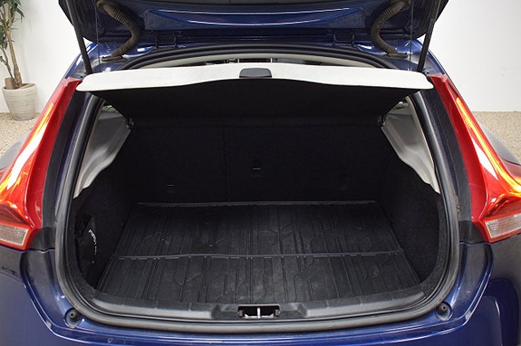 Volvo V40 20 of 23