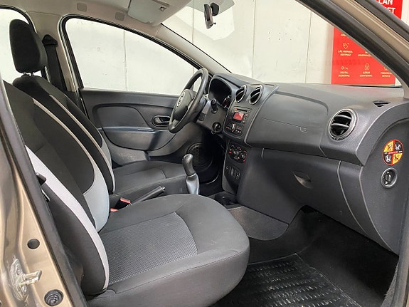Dacia Sandero 10 of 13