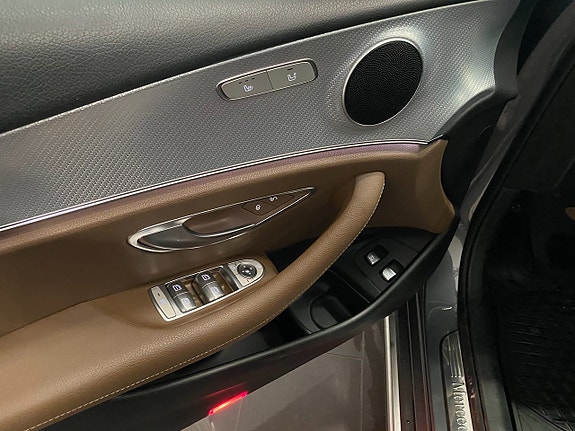 Mercedes-Benz E 220 d 24 of 28