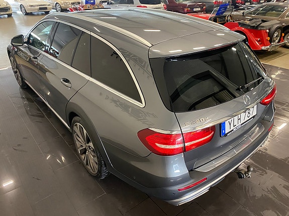 Mercedes-Benz E 220 d 3 of 28