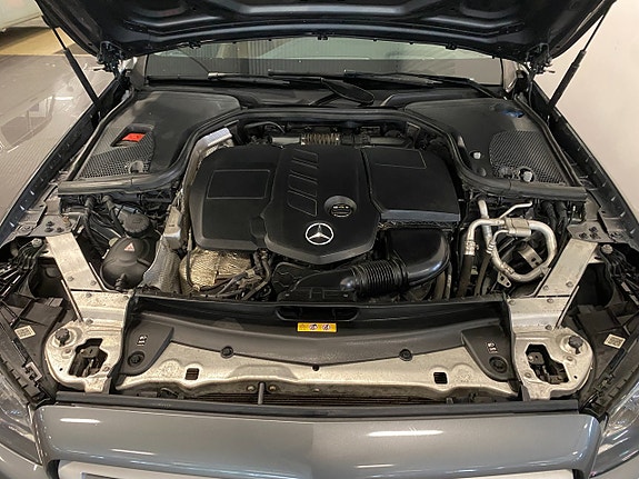 Mercedes-Benz E 220 d 23 of 28