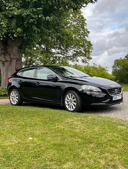Volvo V40 2 of 10