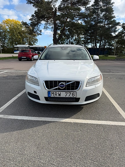 Volvo V70 3 of 9