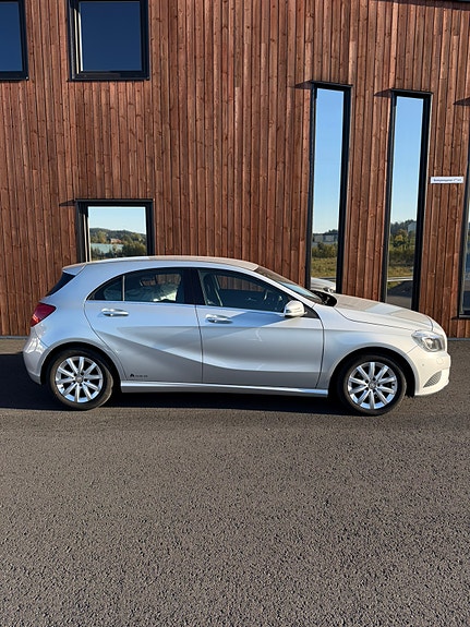 Mercedes-Benz A180 2 of 18
