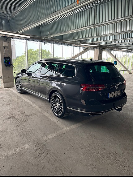 Volkswagen Passat 2 of 8