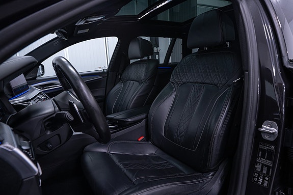 BMW 540i 14 of 30