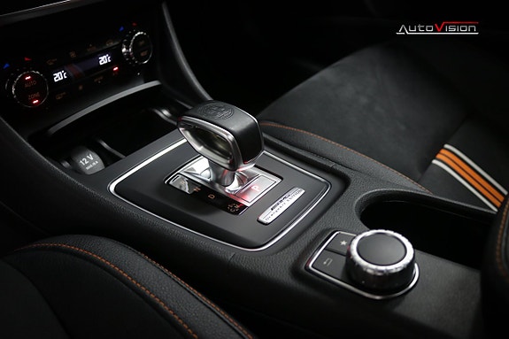 Mercedes-Benz CLA45 14 of 30