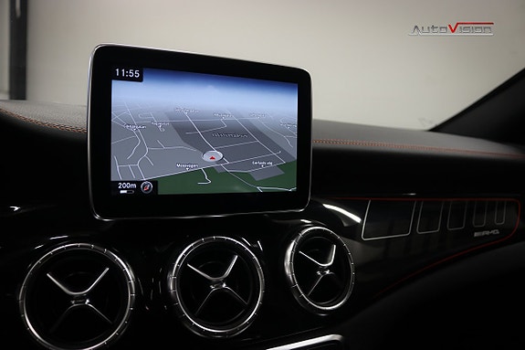 Mercedes-Benz CLA45 11 of 30