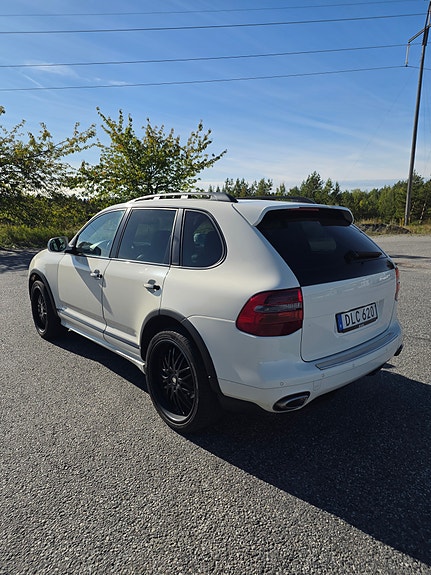 Porsche Cayenne 5 of 9