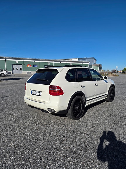 Porsche Cayenne 7 of 9