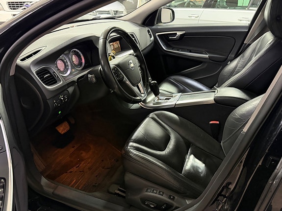 Volvo S60 7 of 11