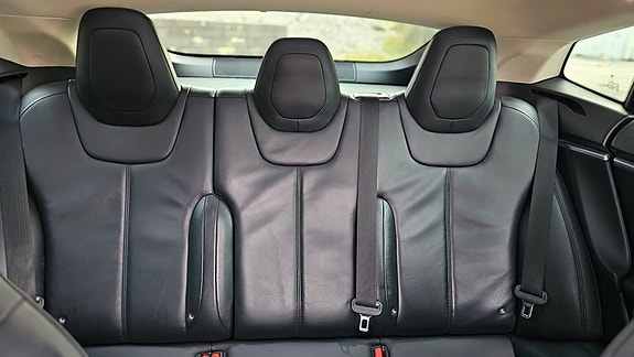 Tesla Model S 17 of 21
