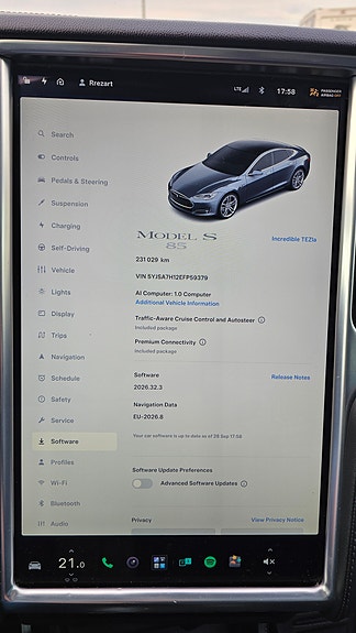 Tesla Model S 4 of 21