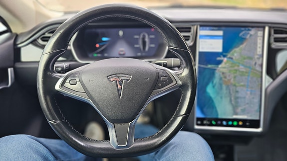 Tesla Model S 19 of 21