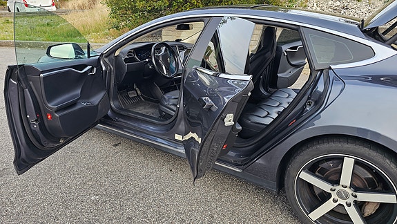 Tesla Model S 9 of 21