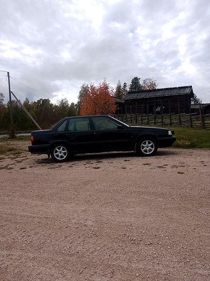 Volvo 850 2 of 4