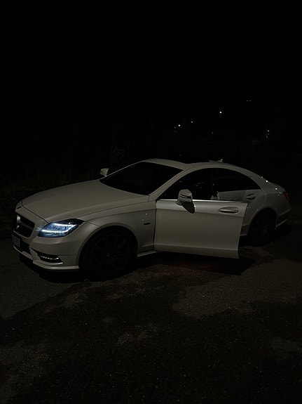 Mercedes-Benz CLS350 4 of 4