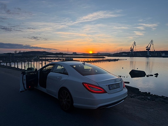 Mercedes-Benz CLS350 3 of 4