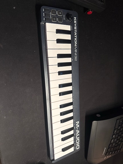 Product image 1 of 4