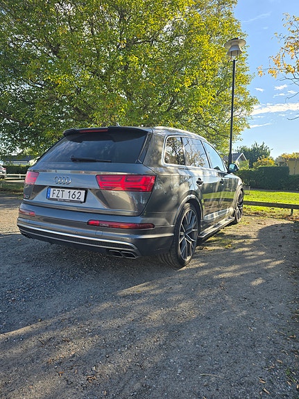 Audi SQ7 4 of 5
