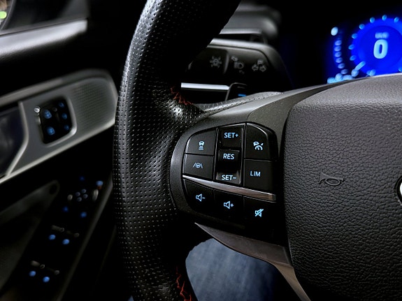 Ford Explorer 15 of 20