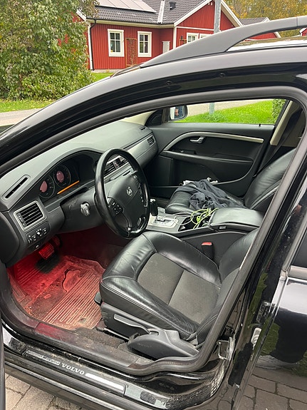 Volvo V70 3 of 6