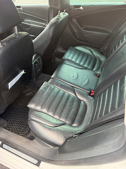 Volkswagen Passat 2 of 5