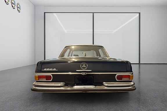 Mercedes-Benz W108/W109 4 of 10