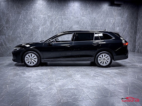 Volkswagen Passat 4 of 30