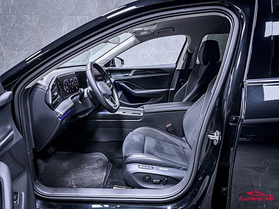 Volkswagen Passat 10 of 30