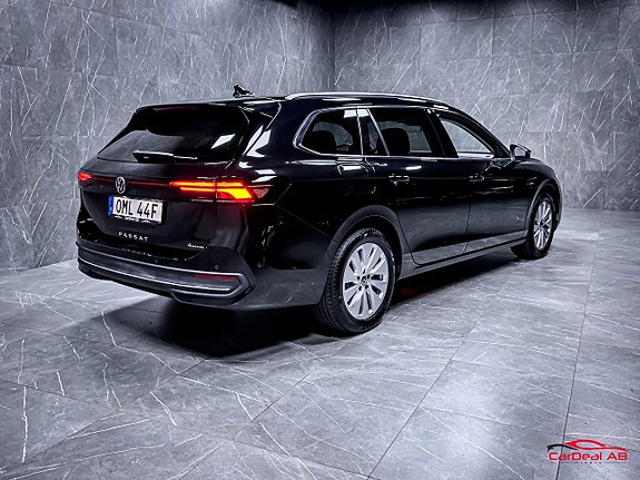 Volkswagen Passat 7 of 30