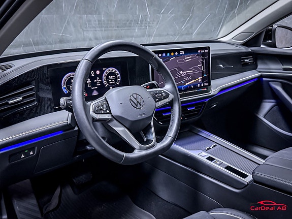 Volkswagen Passat 12 of 30